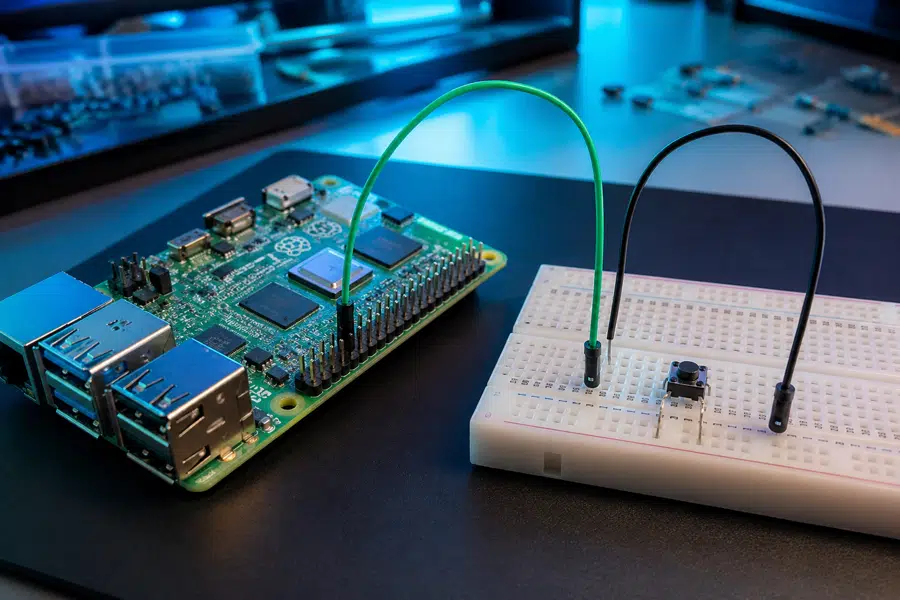 Raspberry Pi push button input wiring on breadboard